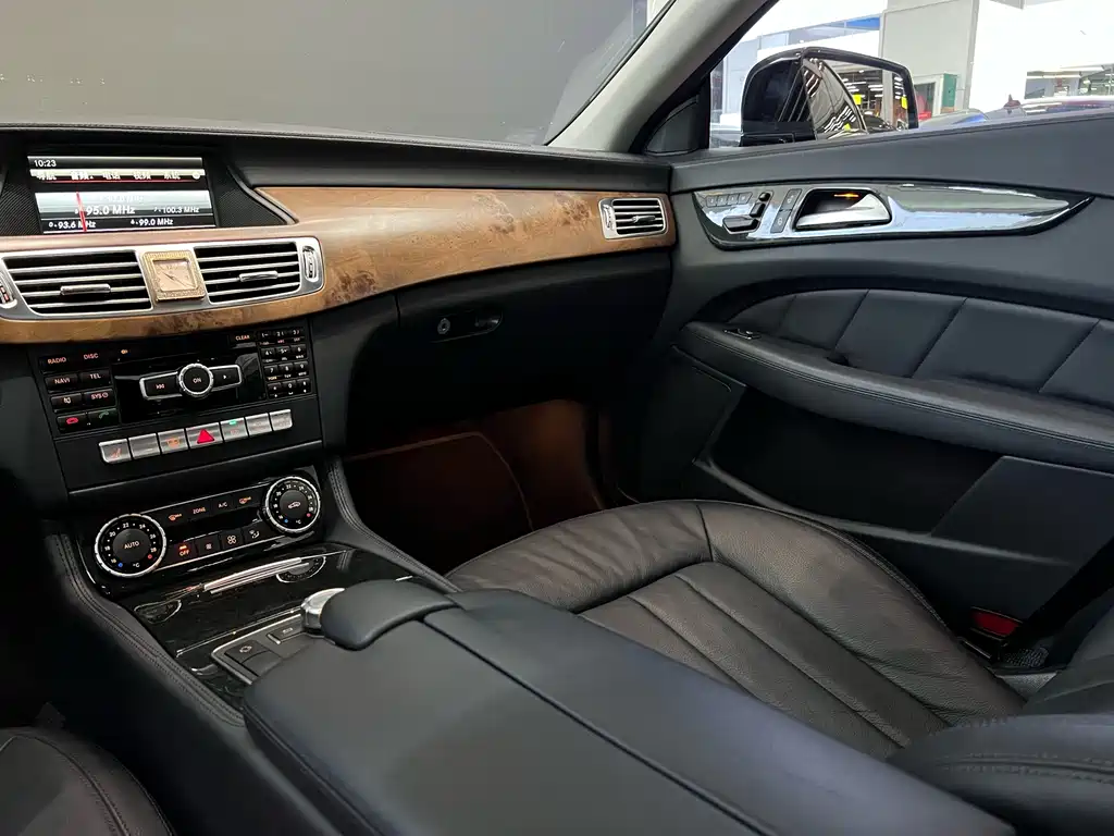 Mercedes-Benz CLS 2014 — фото 23