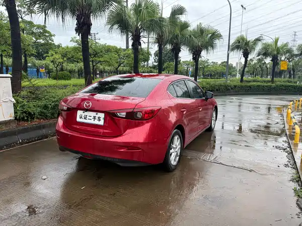 Mazda 3 Axela 2015