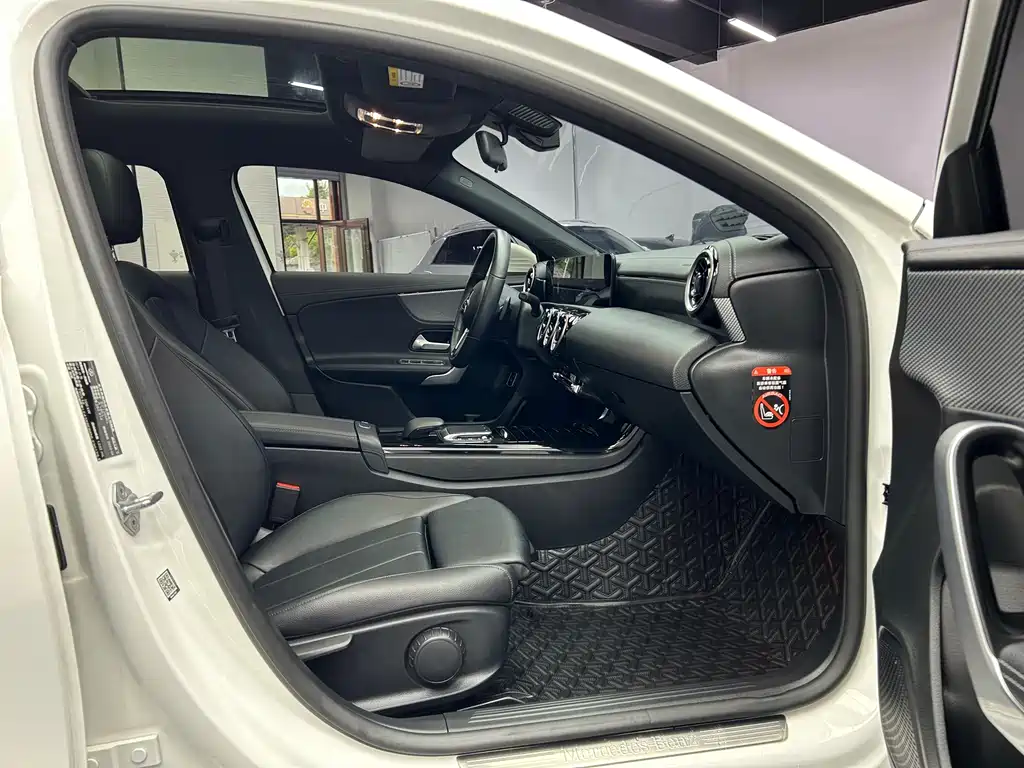 Mercedes-Benz A-Class 2022 — фото 21