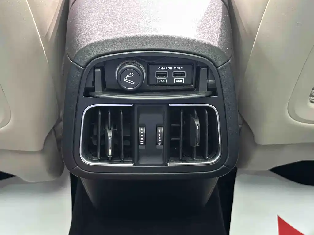 Maserati Levante 2019 — фото 19