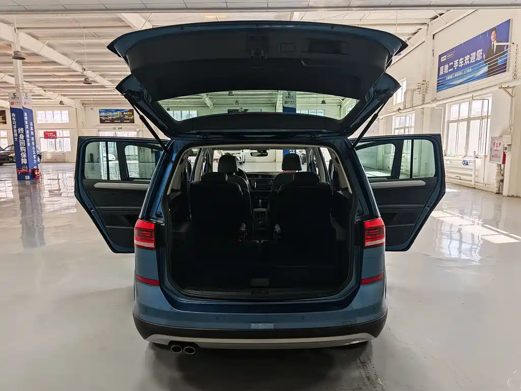 Volkswagen Touran 2020 — фото 16