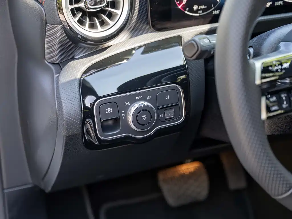 Mercedes-Benz A-Class 2025 — фото 21