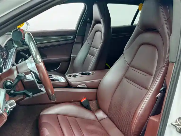 Porsche Panamera 2018 — фото 12