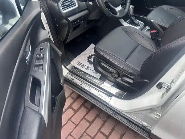 Suzuki S-Cross 2014