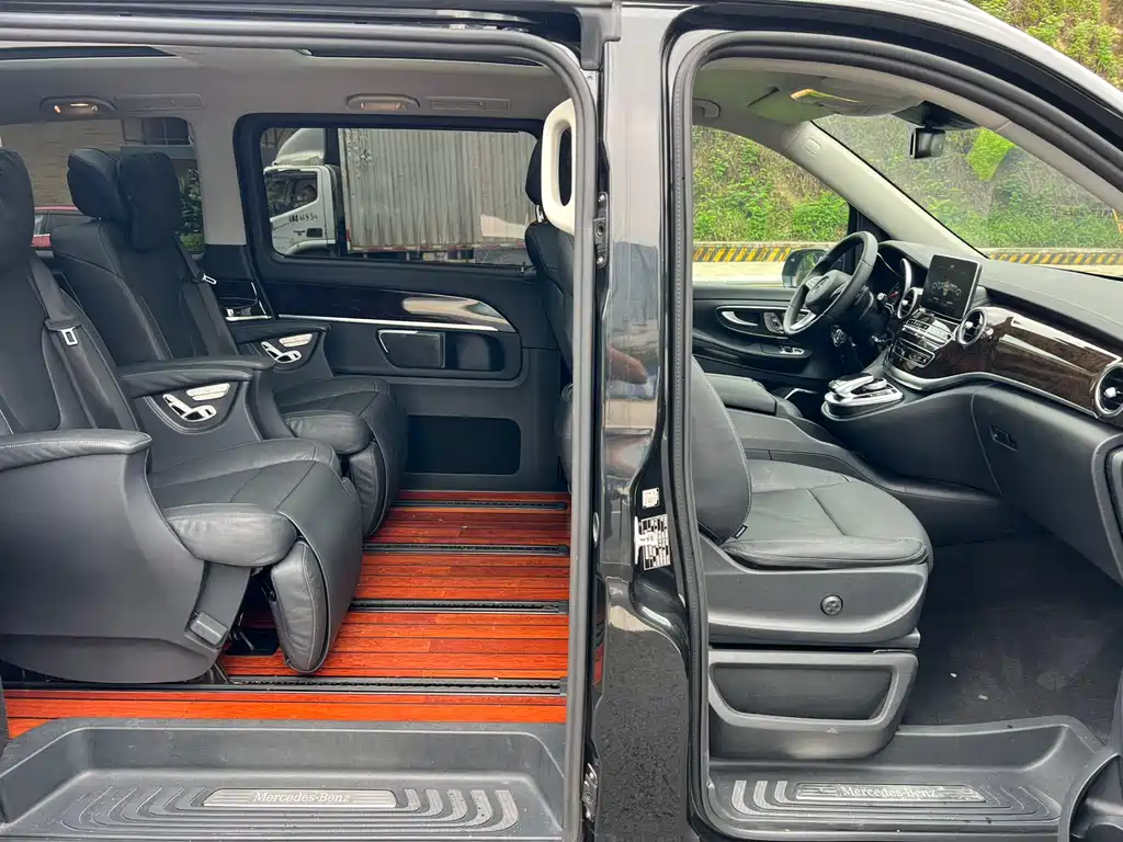 Mercedes-Benz V-Class 2018 — фото 12