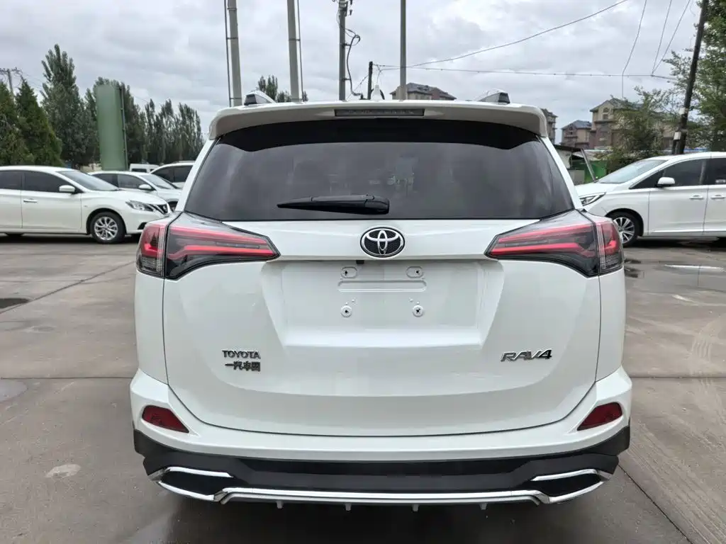Toyota RAV4 2017 — фото 7