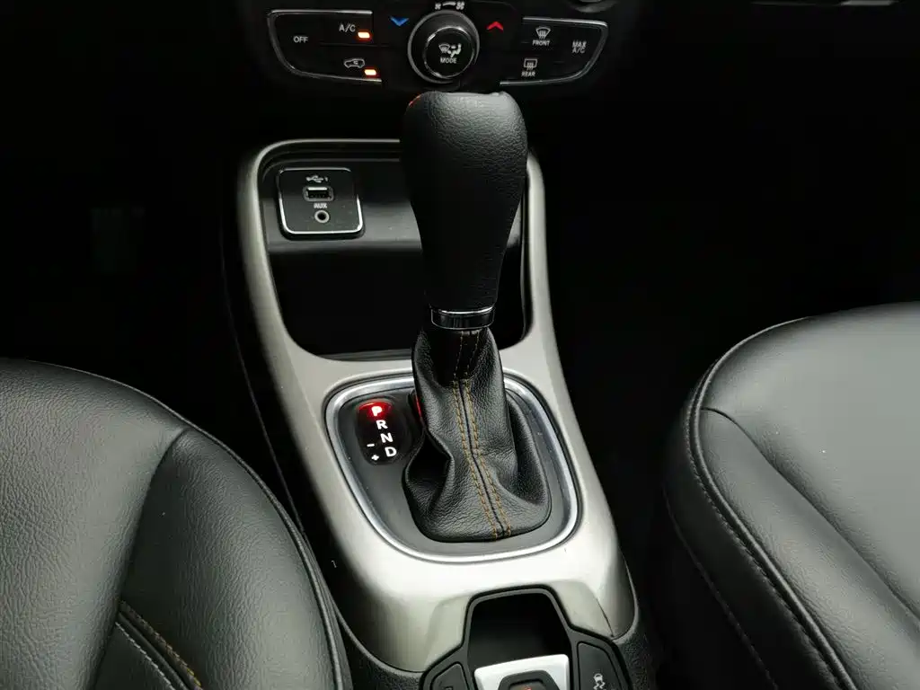 Jeep Compass 2019 — фото 13