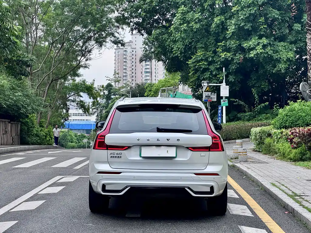 Volvo XC60 PHEV 2022 — фото 15