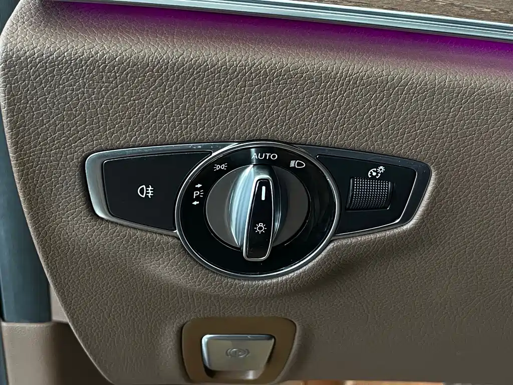 Mercedes-Benz E-Class 2022 — фото 25