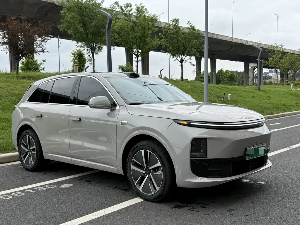 Li Auto Li L6 2025