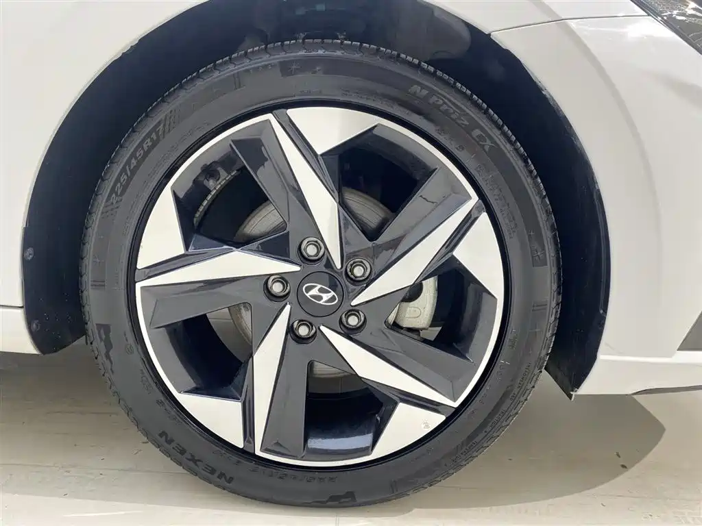 Hyundai Elantra 2022 — фото 26