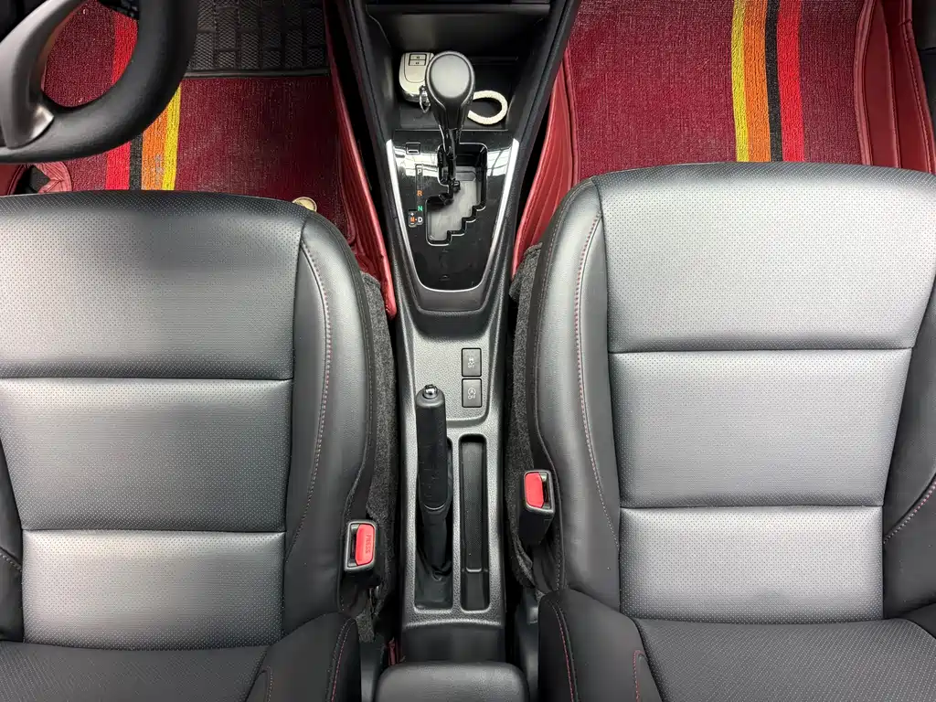 Toyota Yaris L 2022 — фото 13