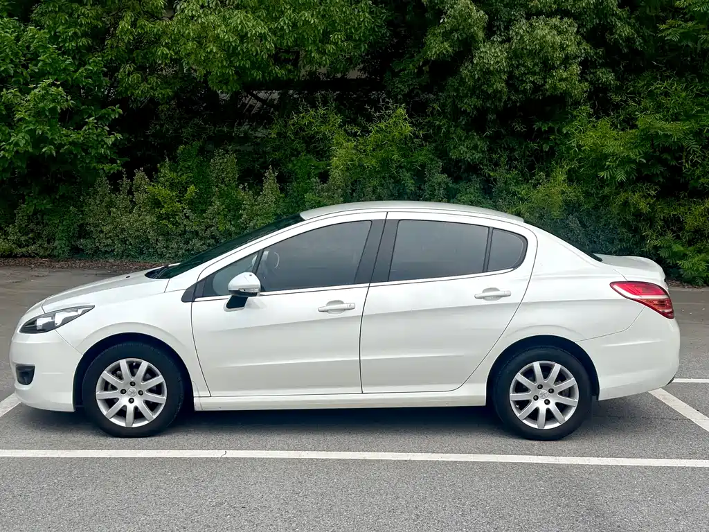 Peugeot 308 2015 — фото 21