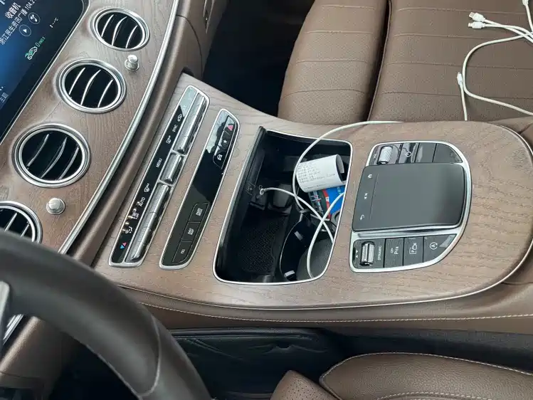 Mercedes-Benz E-Class 2021 — фото 17