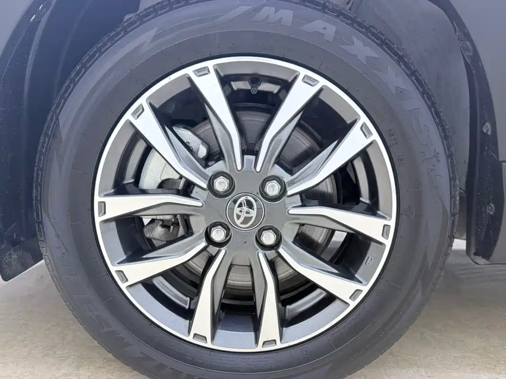 Toyota Yaris L 2022 — фото 23