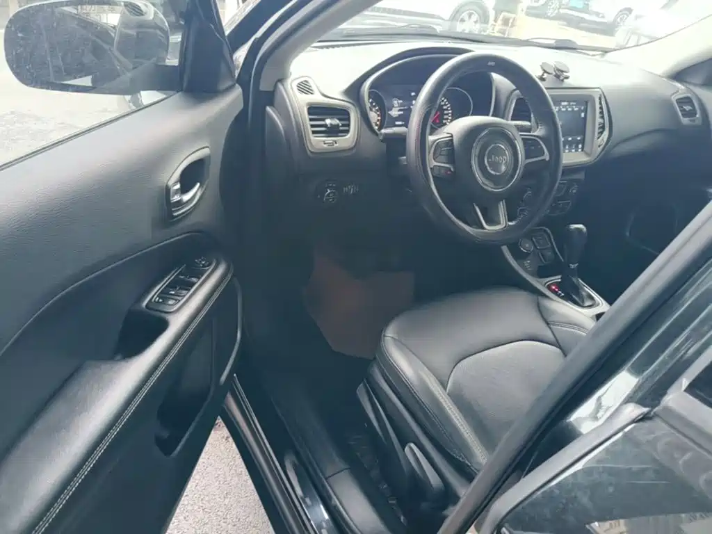 Jeep Compass 2019 — фото 16