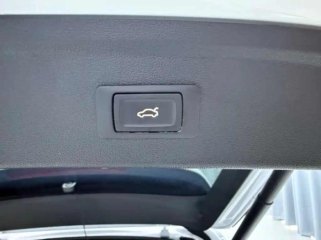 Audi A3 2023 — фото 18