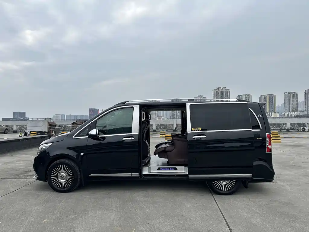 Mercedes-Benz V-Class 2019 — фото 12