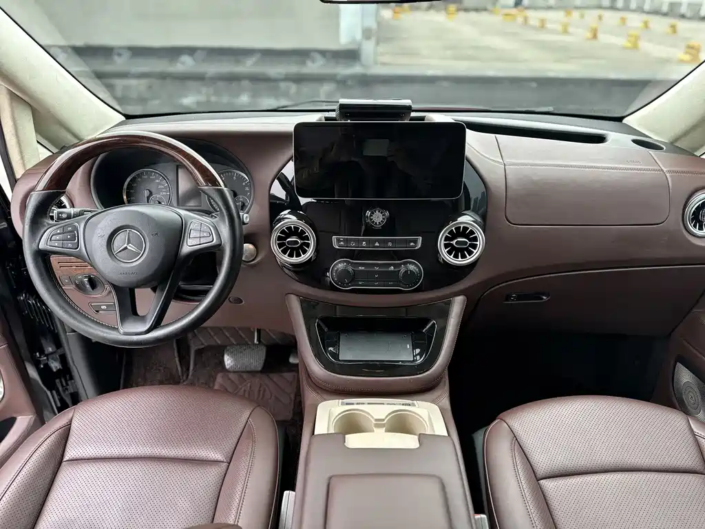 Mercedes-Benz V-Class 2019 — фото 14
