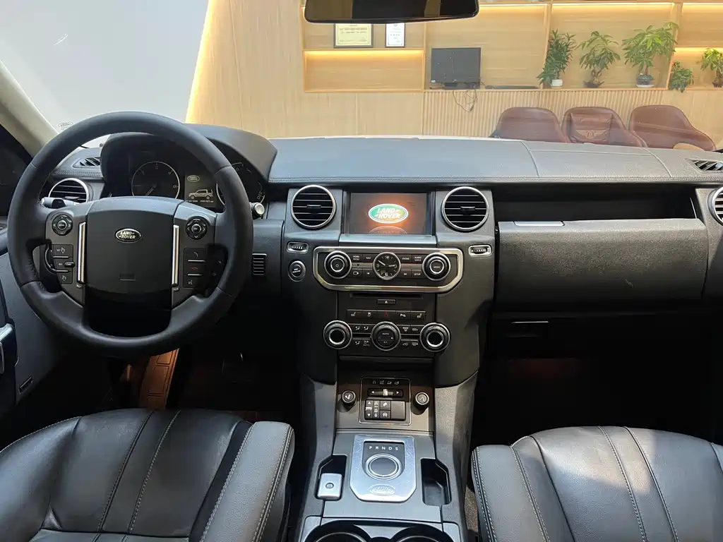 Land Rover Discovery 2014 — фото 22