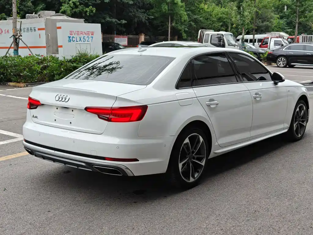 Audi A4L 2019