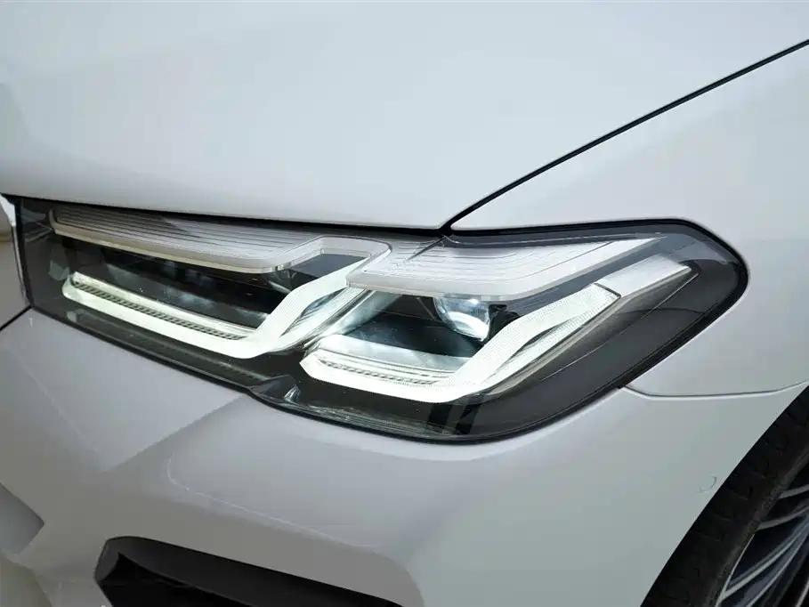 BMW 5 Series 2022 — фото 15