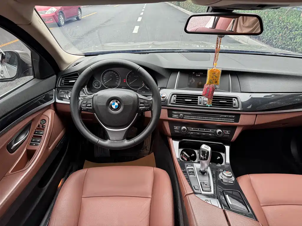 BMW 5 Series 2016 — фото 17
