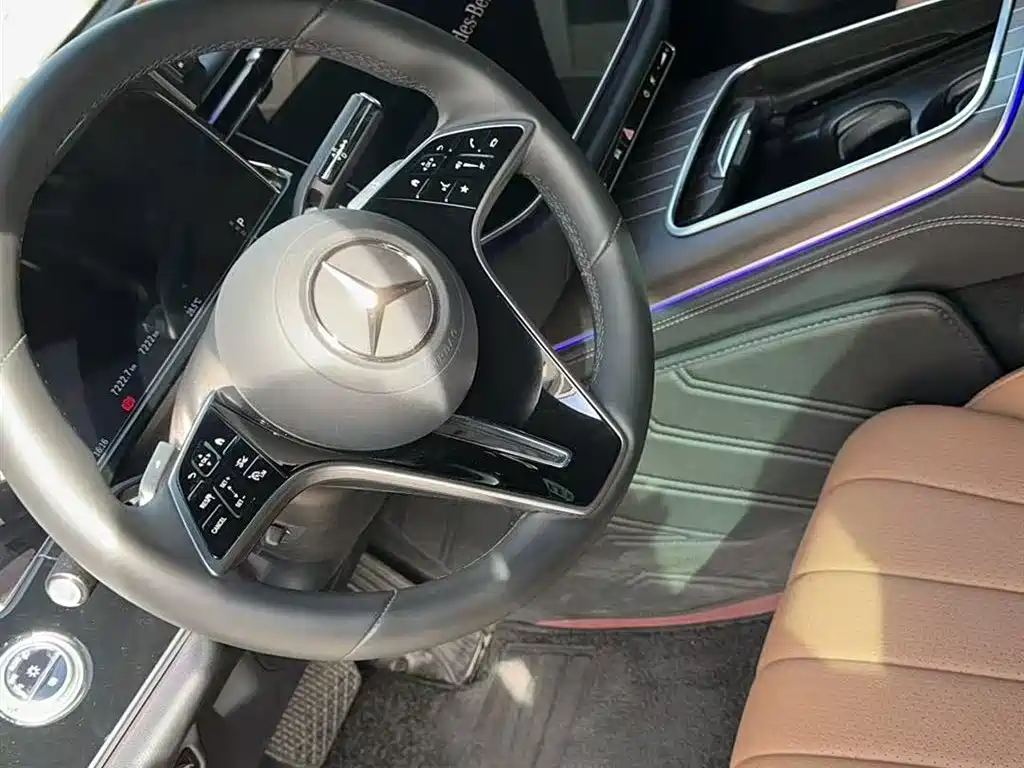 Mercedes-Benz E-Class 2025 — фото 8