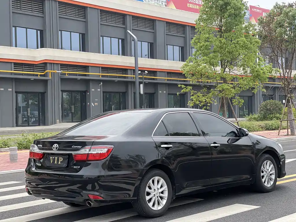 Toyota Camry 2017 — фото 9
