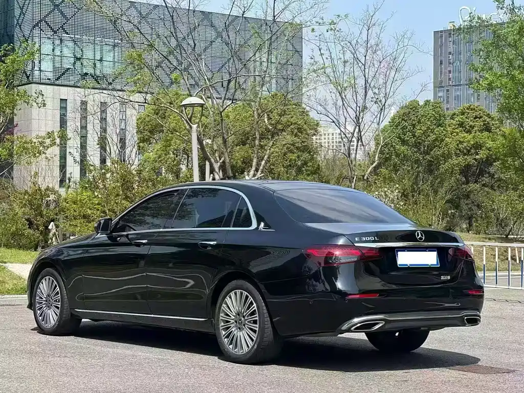 Mercedes-Benz E-Class 2023 — фото 17