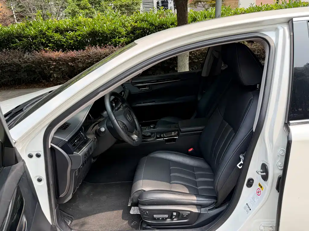 Lexus ES 2016
