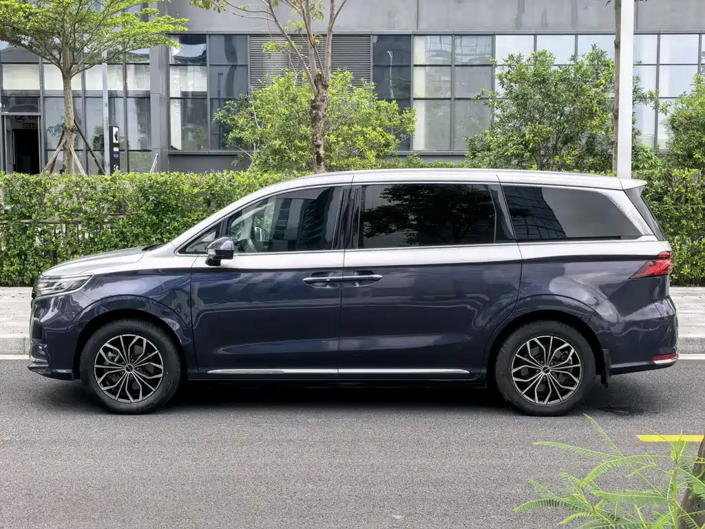 Roewe iMAX8 New Energy 2023