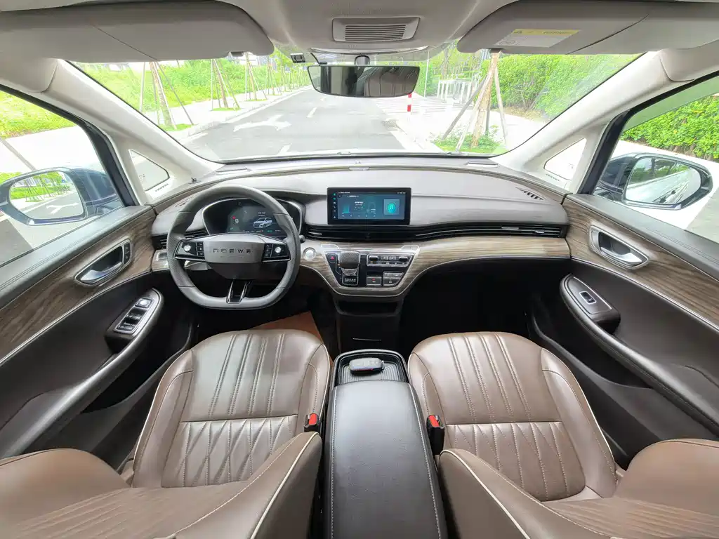 Roewe iMAX8 New Energy 2023 — фото 18