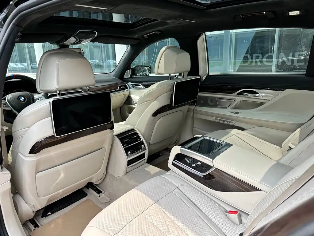 BMW 7 Series 2016 — фото 12