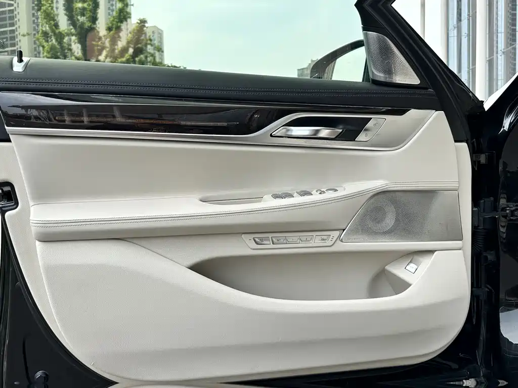 BMW 7 Series 2016 — фото 14