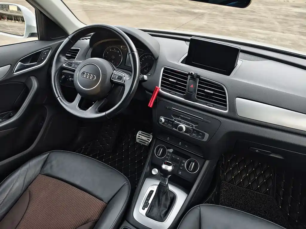 Audi Q3 2017 — фото 13