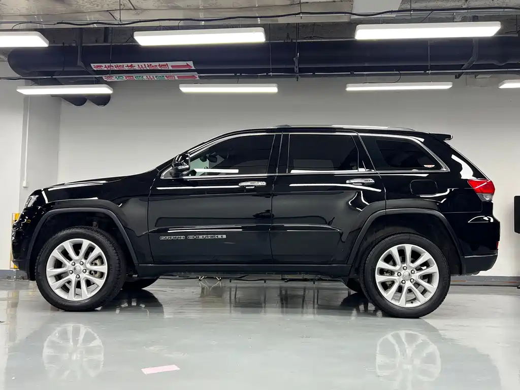 Jeep Grand Cherokee 2017 — фото 15