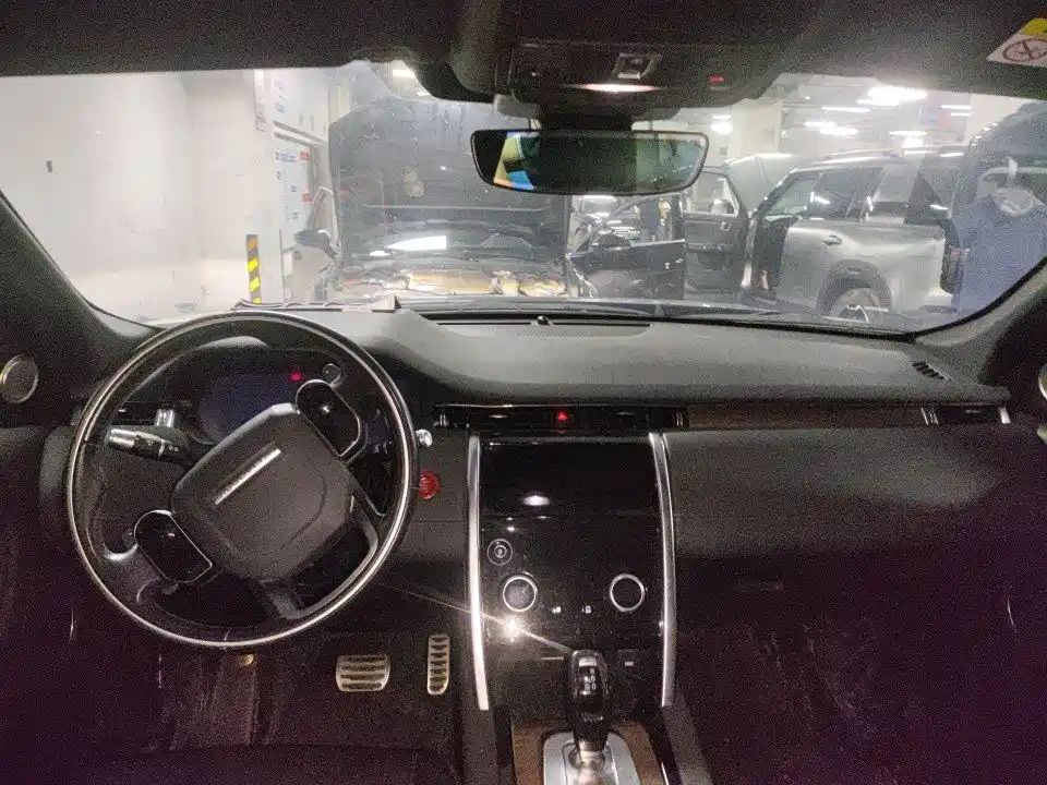 Land Rover Discovery Sport 2021
