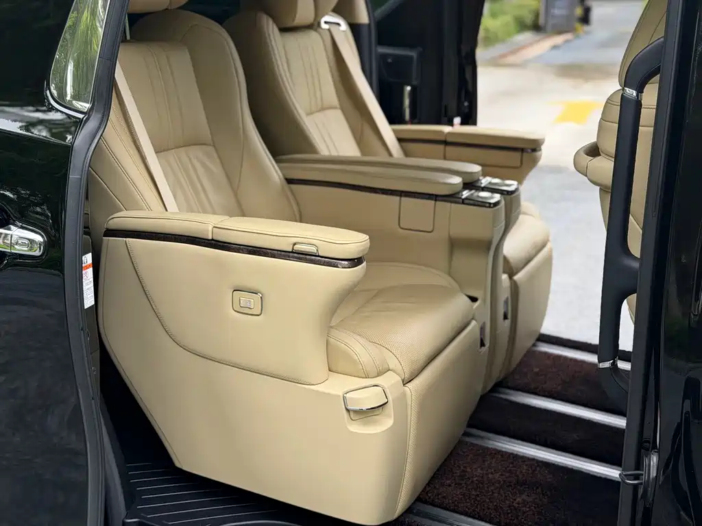 Toyota Alphard 2021 — фото 12