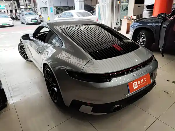 Porsche 911 2023