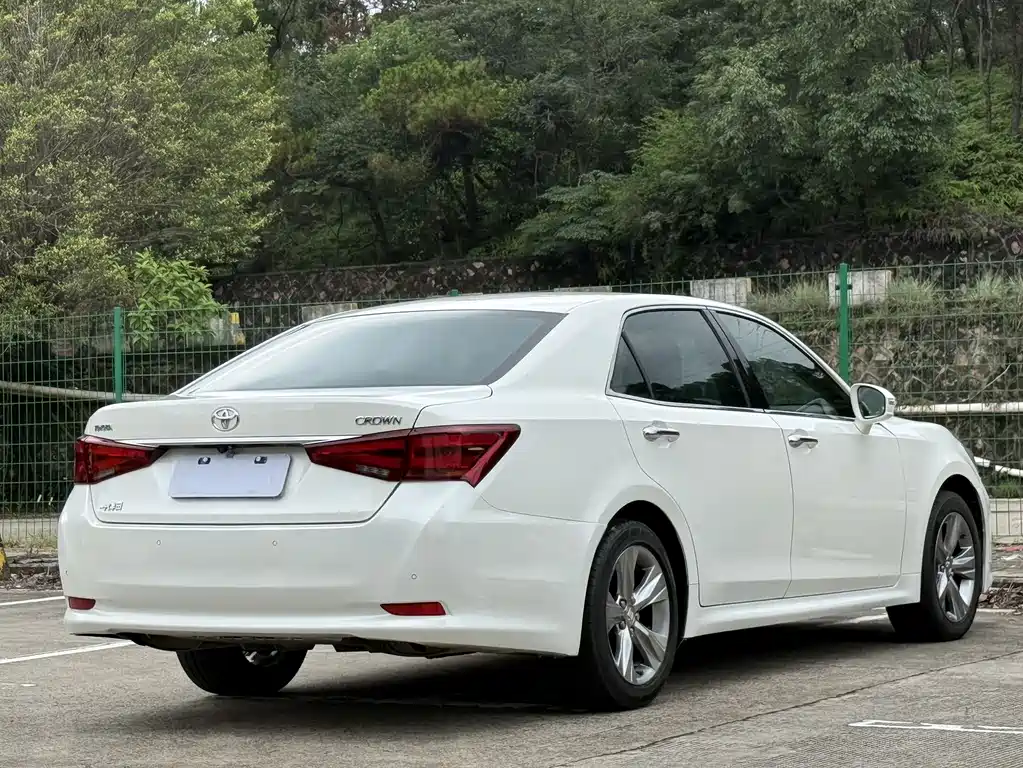 Toyota Crown 2015 — фото 5