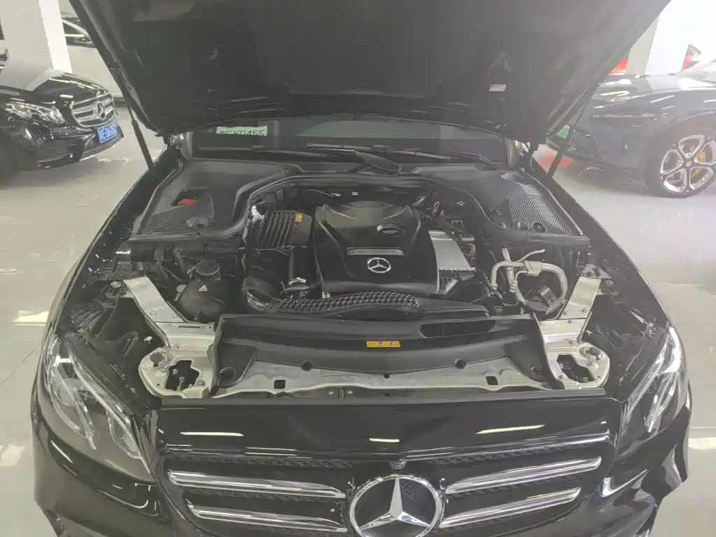 Mercedes-Benz E-Class 2017 — фото 20