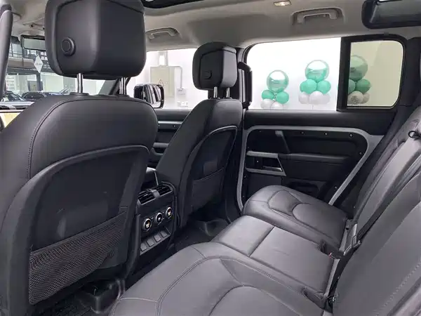 Land Rover Defender 2023