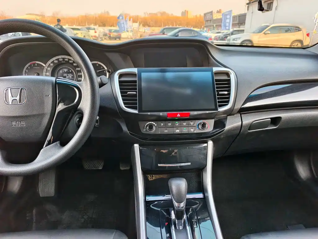 Honda Accord 2018 — фото 16