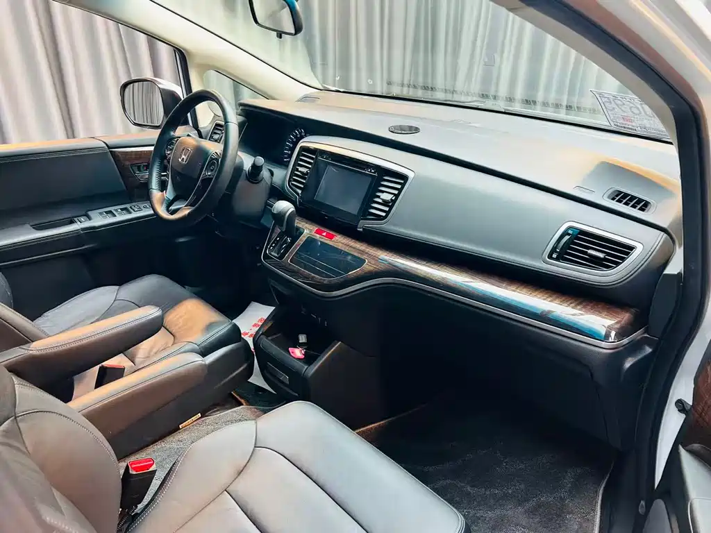 Honda Odyssey 2015 — фото 11
