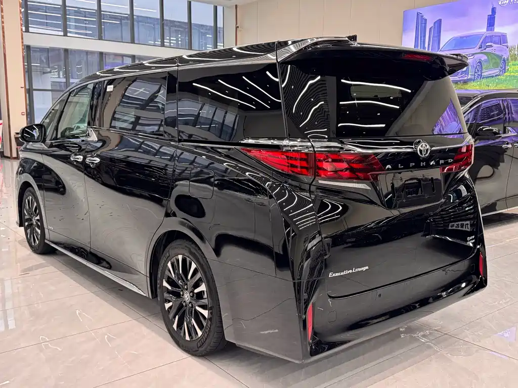 Toyota Alphard 2024 — фото 10