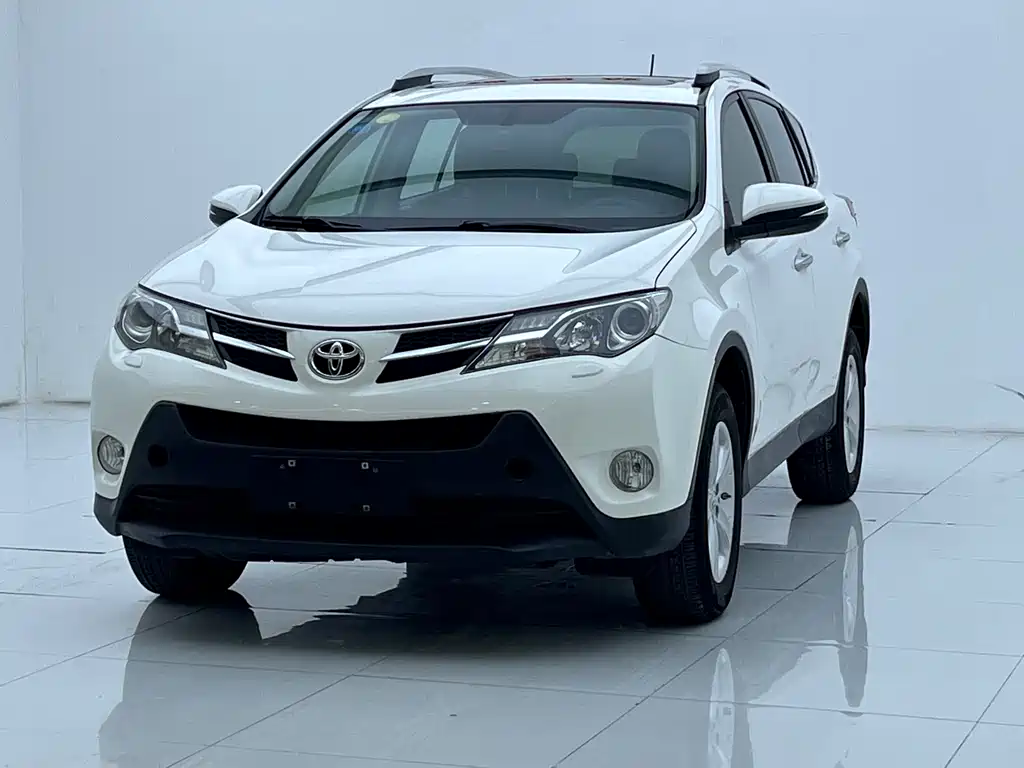 Toyota RAV4 2015 — фото 1