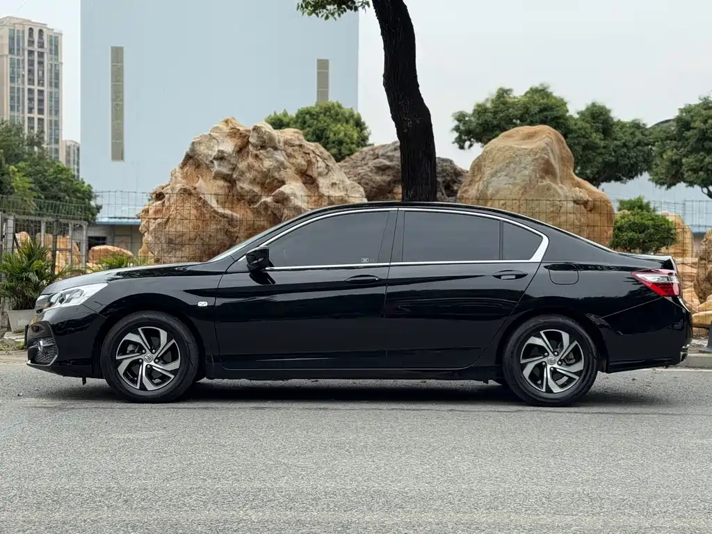 Honda Accord 2017 — фото 16