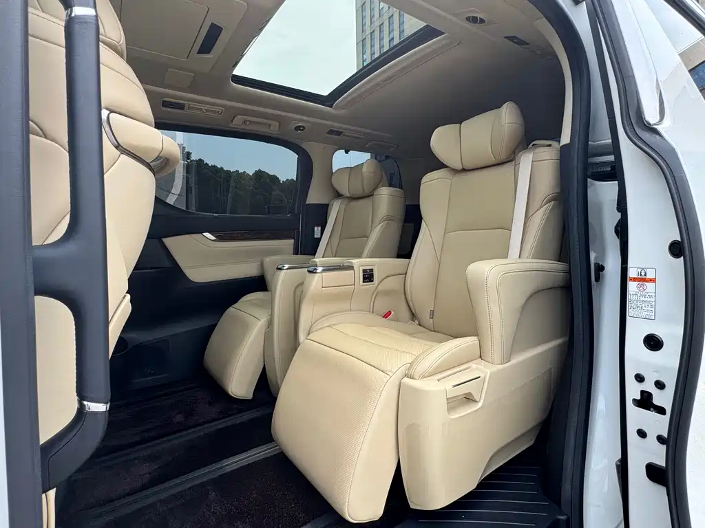 Toyota Alphard 2021 — фото 11