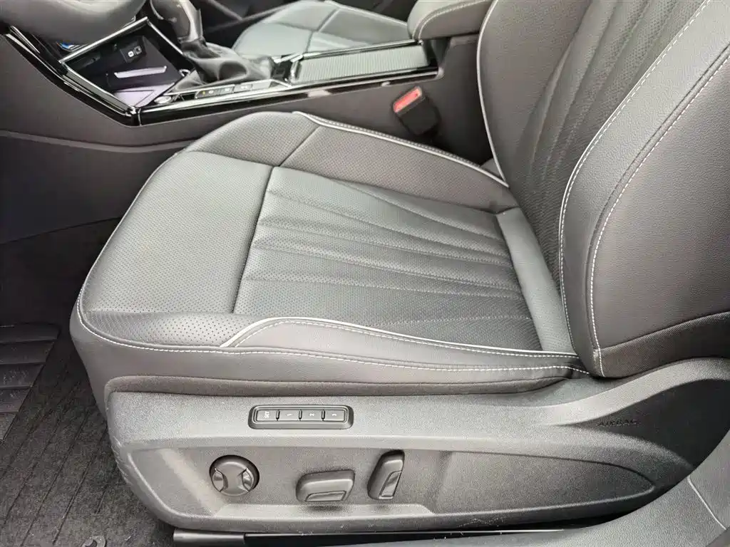 Volkswagen Passat 2023 — фото 20